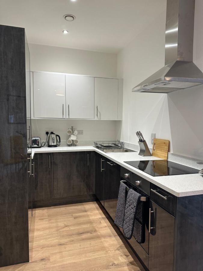 Sleek & Stylish Apartment By Dh Aparthotels Peterborough Exterior photo